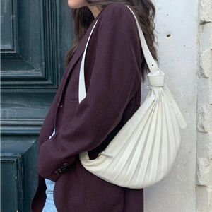 Sabrina Zeng Chiaroscuro Hammock Sling Bag Off White NWT